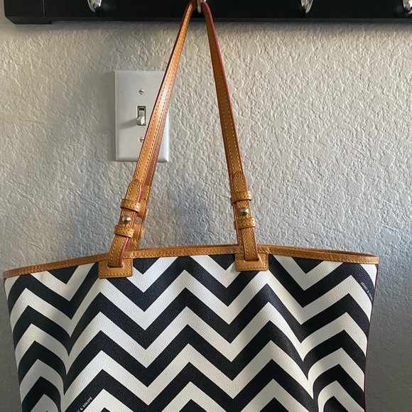 Dooney & Bourke purse - Picture 4 of 4